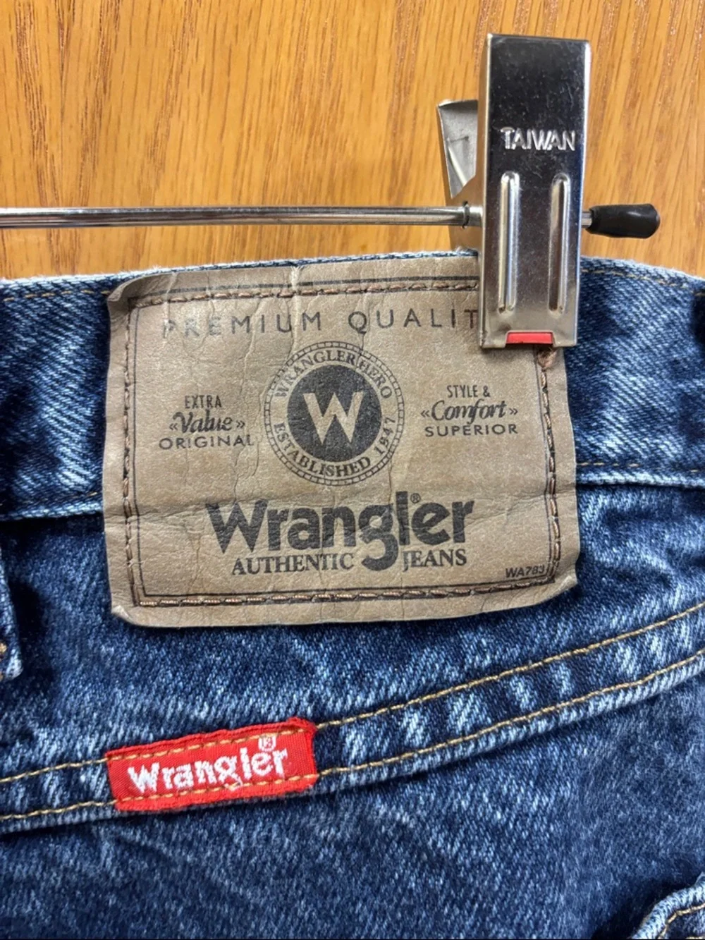 Wrangler Men's Relaxed Fit Dark Blue Denim Jeans. 40x32